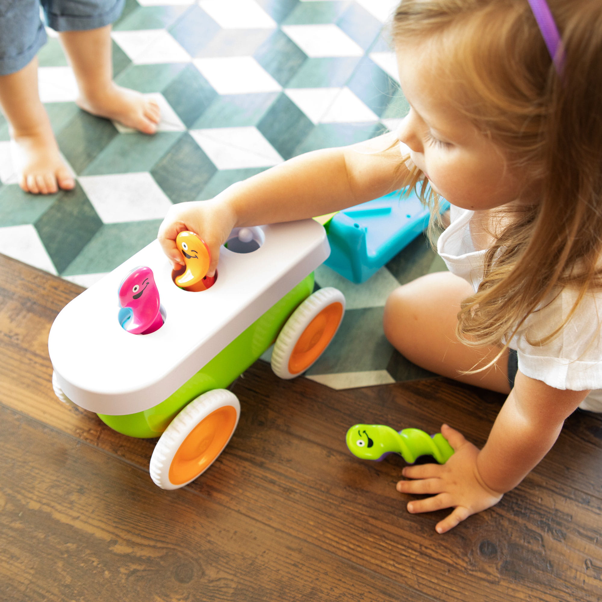 fat-brain-toys-wesołe-świderki-pchacz-5.jpg