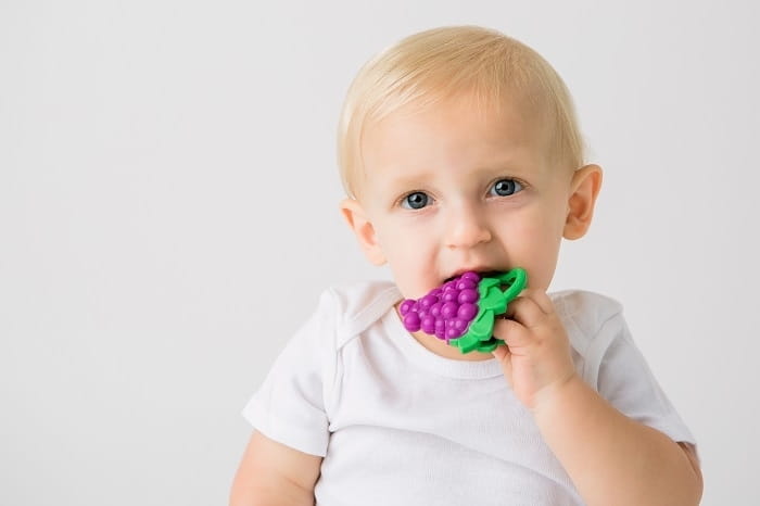 baby-banana-winogrono-gryzak-silikonowy.2.jpg