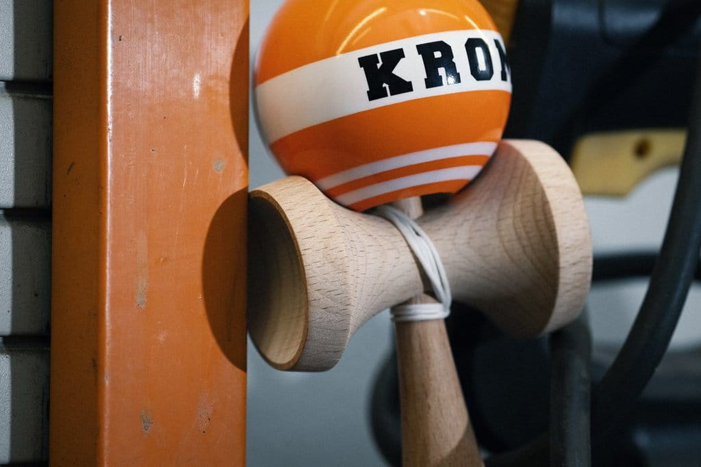 kendama-krom-strogo-w.i.p-safety-vest-pomarańcz.5.jpg