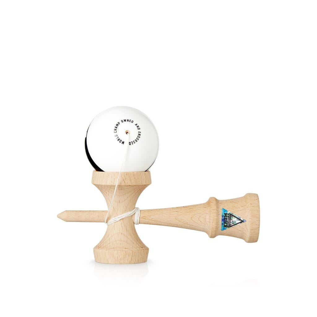 kendama-krom-strogo-white.6.jpg